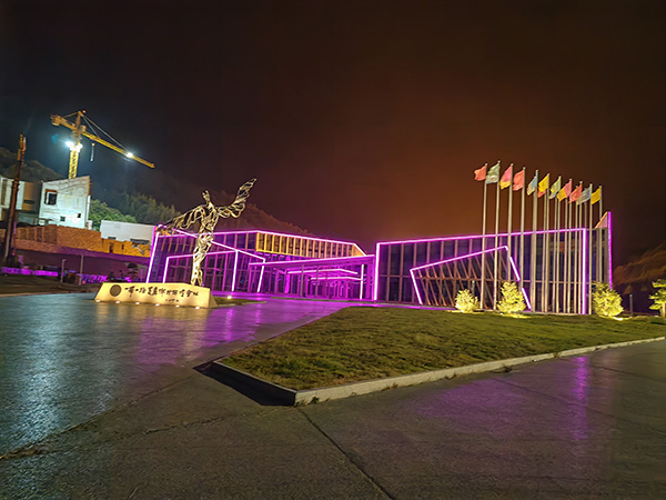 城市亮化是现代城市建设的重要组成部分，它不仅可以美化城市的夜景，还能提升城市的整体形象。随着科技的不断进步，城市亮化也得到了更多的关注和创新。本文将介绍一些关于城市亮化的创意和技术，帮助读者了解礼县城市亮化的重要性以及如何进行礼县城市亮化的规划和实施。